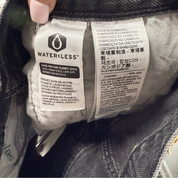 LEVI’S 501® ORIGINAL FIT HIGH RISE WOMEN'S SHORTS SIZE 26 - Picture 12 of 15